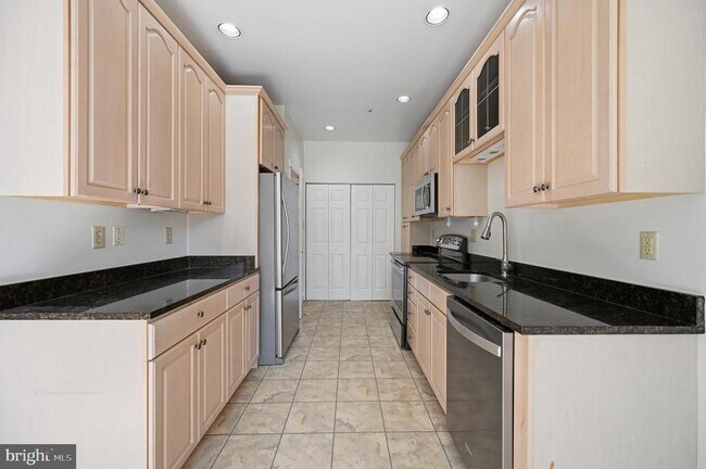 Building Photo - 6030 Kelsey Ct
