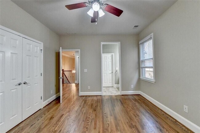 Building Photo - 11636 Parkside Ave