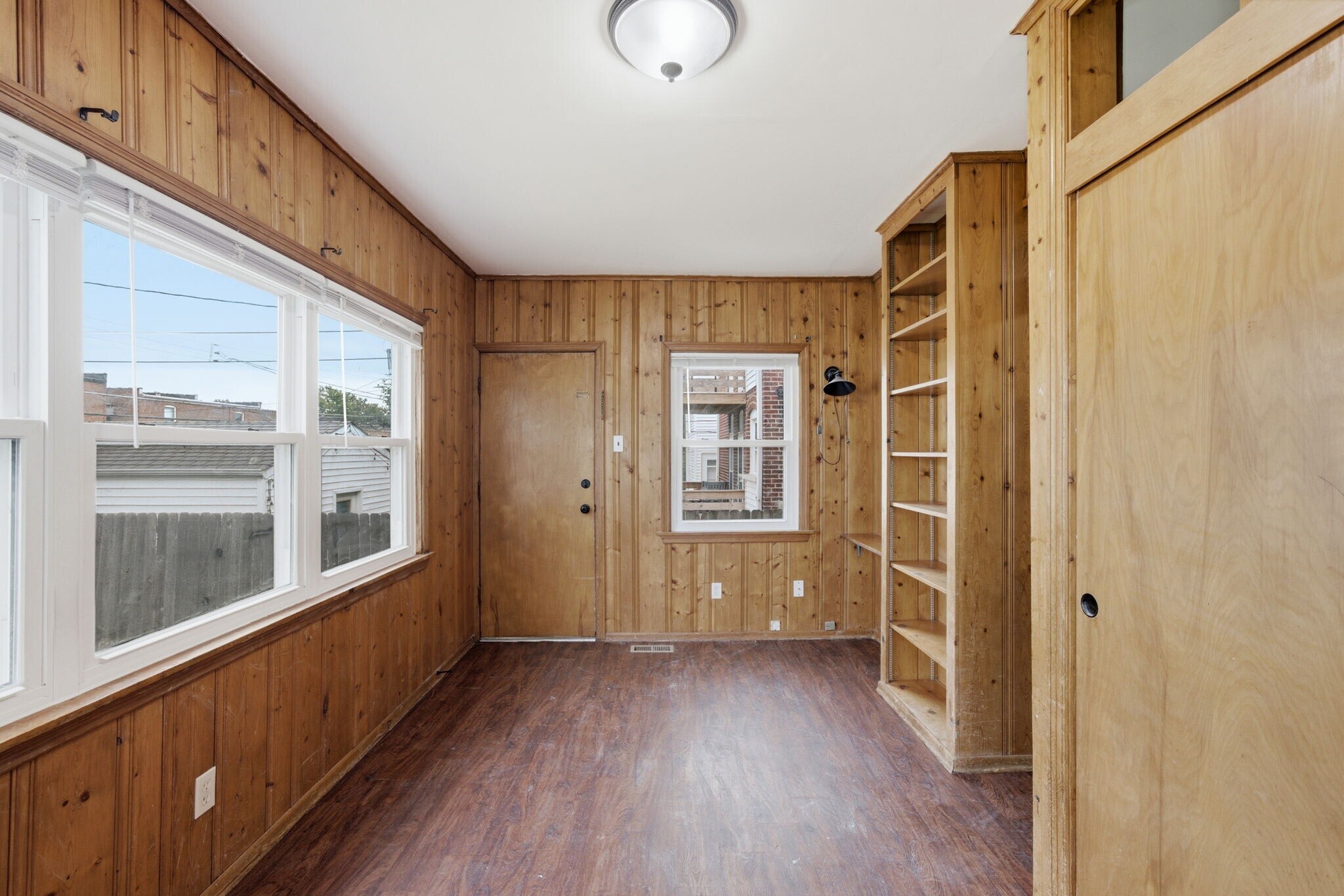 Building Photo - 5055 Lindenwood Ave