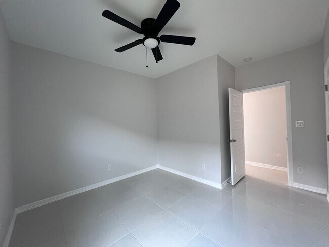 Building Photo - Brand New! 1st Month Free! Don't Miss Out Call today!