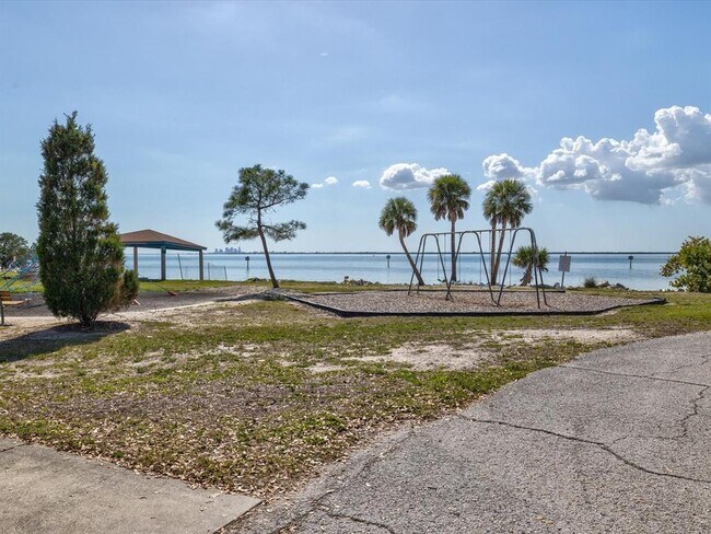 Building Photo - 5002 W Idaho St