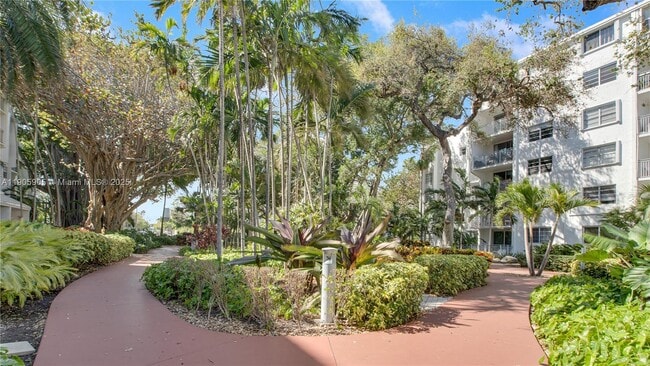 Building Photo - 750 NE 64th St