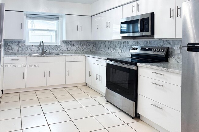 Building Photo - 1911 N 44th Ave