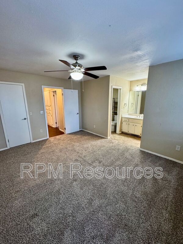 Building Photo - 1135 W Johnathan Way