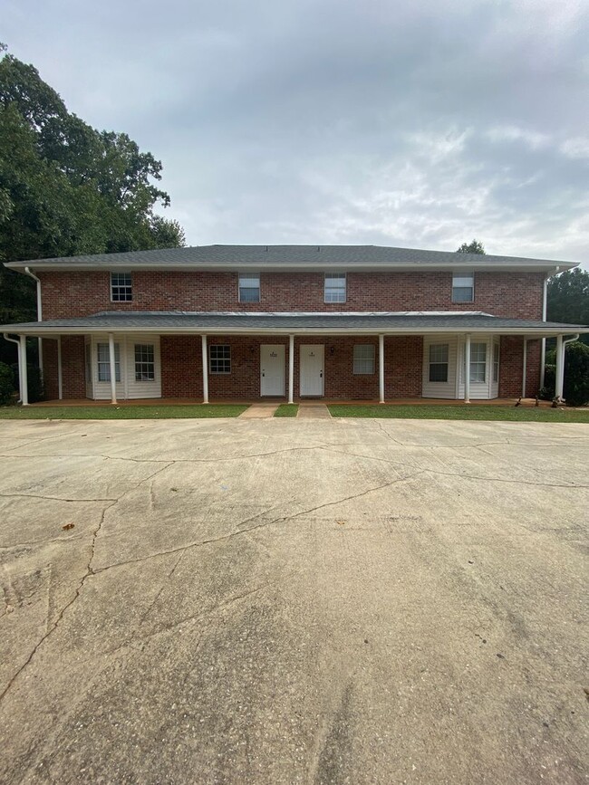 Building Photo - 1525 Cedar Shoals Dr