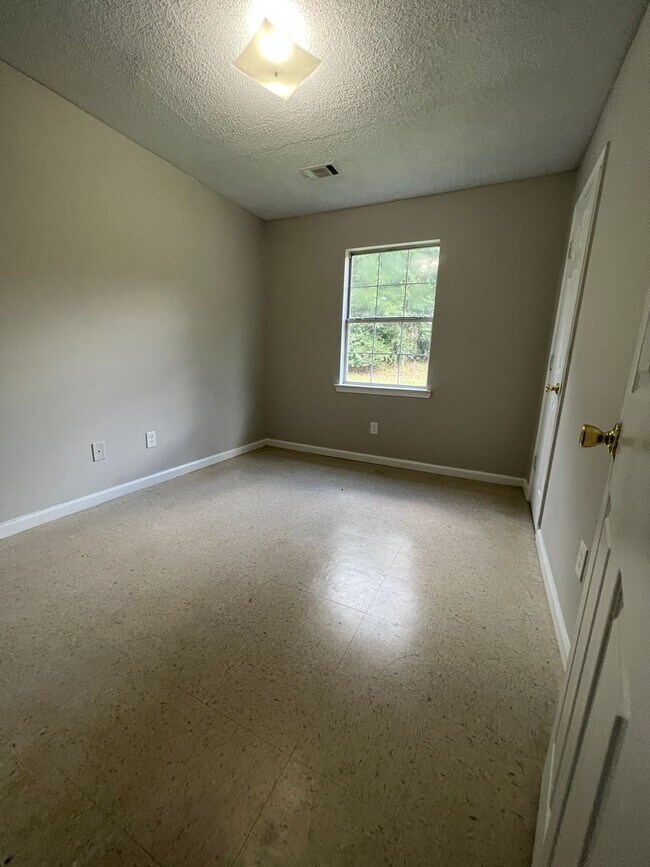 Building Photo - 8127-8127 Carlton Trail NW