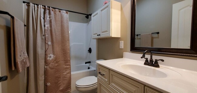 Building Photo - 284 Piper Glen