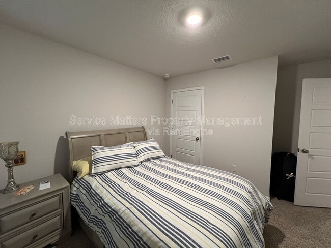 Building Photo - 921 Lovebird Ct