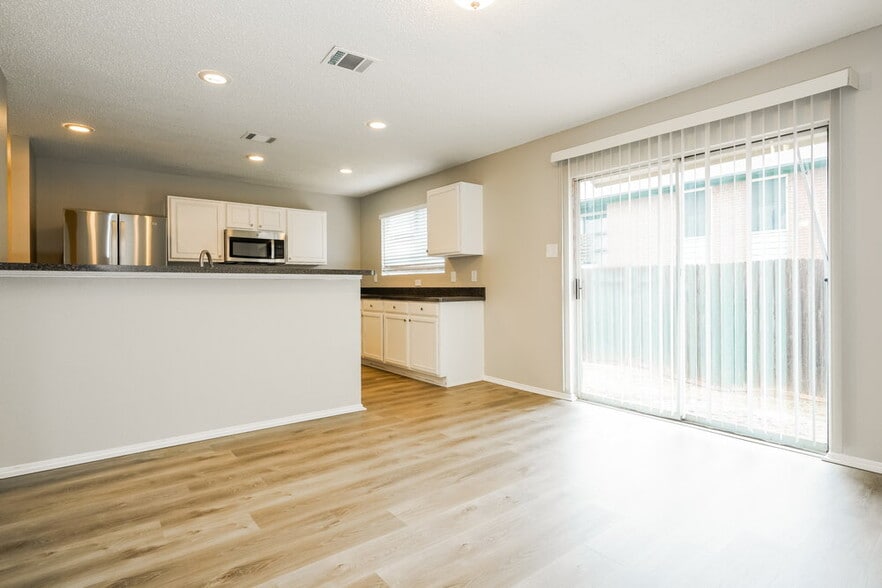 Building Photo - 7820 Whitney Ln