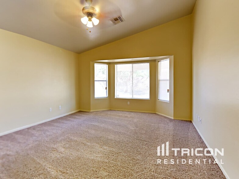 Building Photo - 7928 W Gibson Ln
