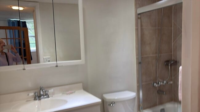 Building Photo - 9820 S Hollybrook Lake Dr