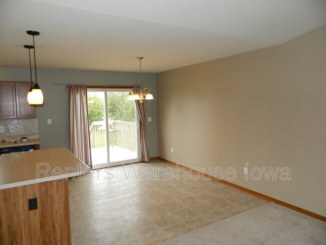 Building Photo - 809 SE 12th St