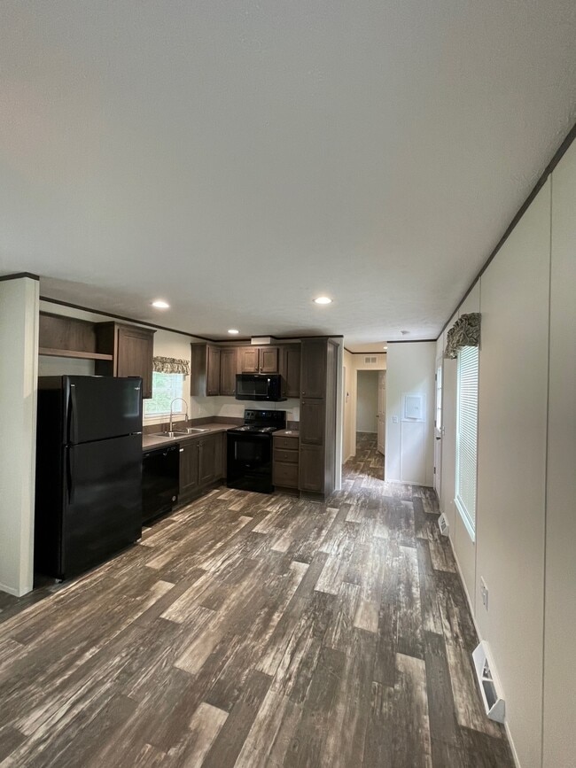 Primary Photo - 113 Chalet Ln