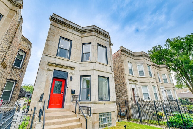Building Photo - 4904 W Fulton St
