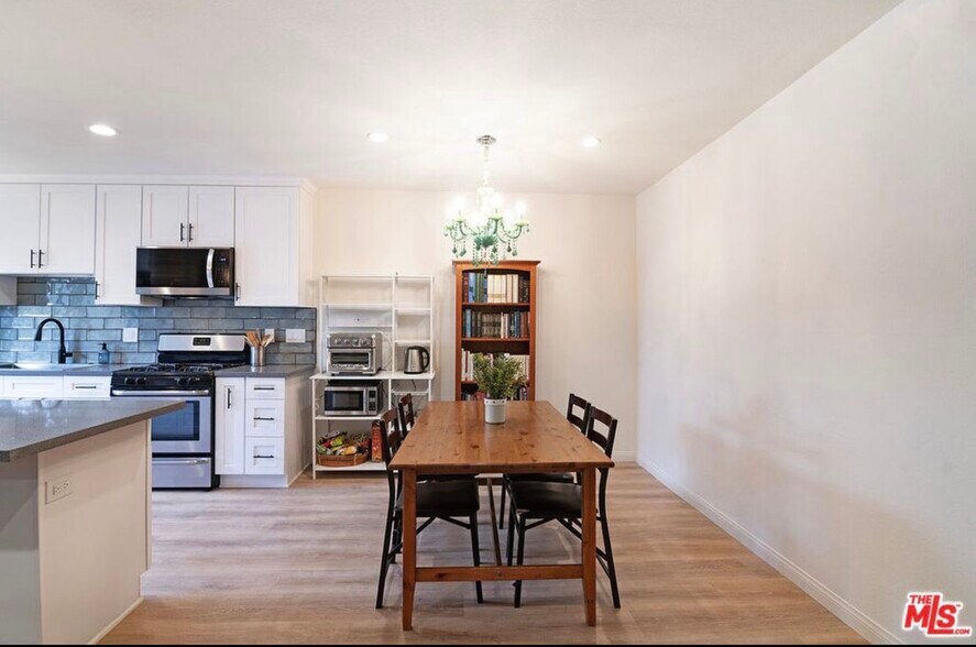 Building Photo - 4358 Mammoth Ave