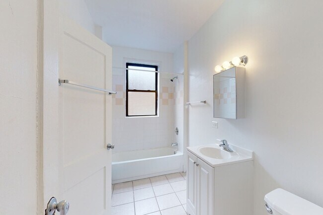 Floorplan - 5300-5308 S. Greenwood Avenue