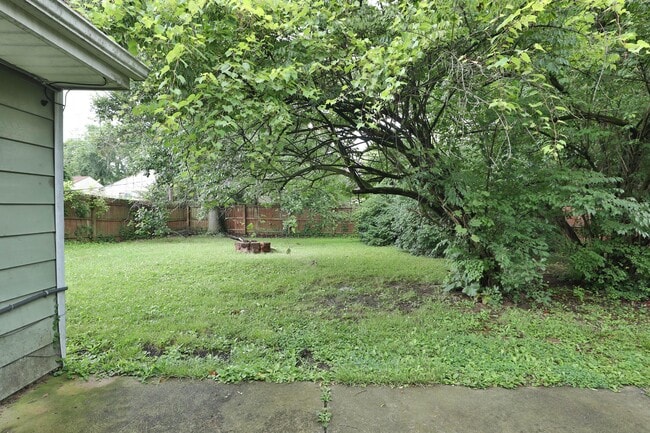 Building Photo - 2353 Hanna Dr