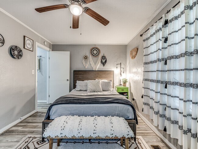 Building Photo - Super Sweet Home - All Appliances Included! 5 Minutes from Lake Hefner