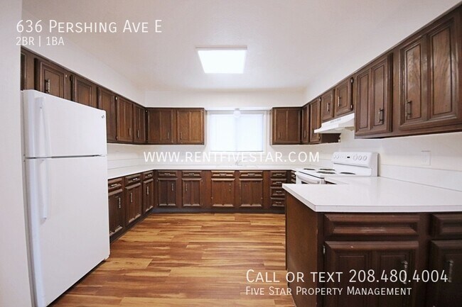 Building Photo - 2024 Remodeled Apartment, $100 Laundry Cre...
