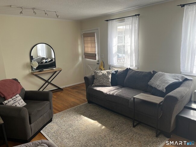 Building Photo - 1283 Hope St