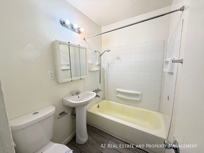 Building Photo - 7210 N 55th Dr