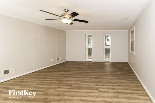 Building Photo - 2909 Stratford Dr