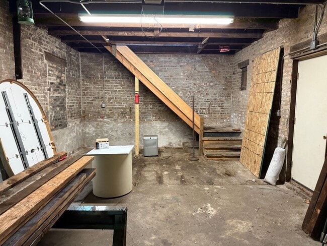 Building Photo - 3035 W George St