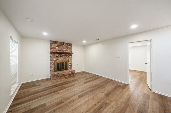 Building Photo - 3018 Sycamore Springs Dr