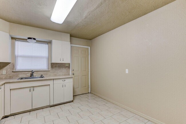 Building Photo - 4172 NW 23rd St