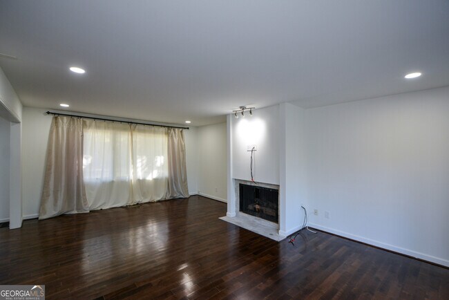 Building Photo - 2704 Margaret Mitchell Dr NW