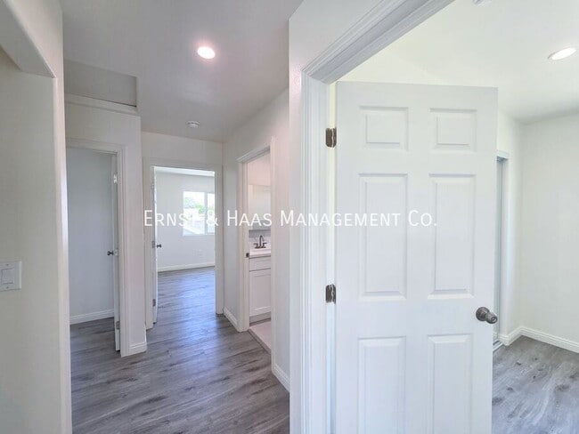 Building Photo - 1320 Lewis Ave