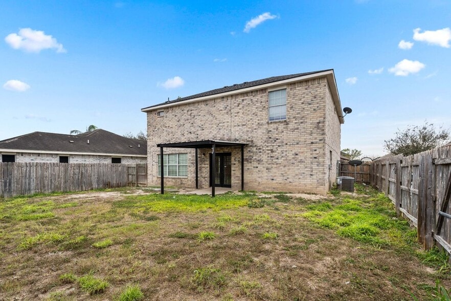 Building Photo - 4416 Thunderbird Ave W