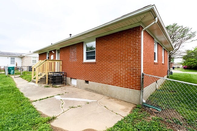 Building Photo - Newly updated 3 bedroom and 1 bathroom Ranch home in PRP