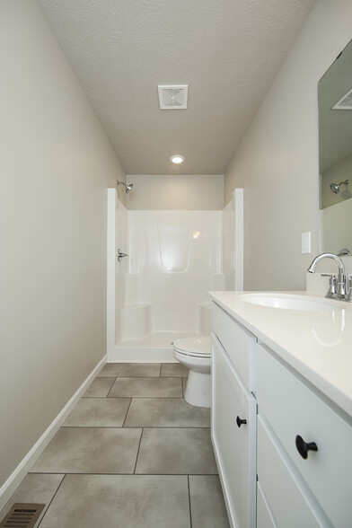 Master bath - walk in shower - 5940 S Coneflower Ave