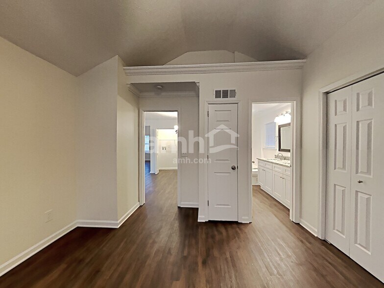 Building Photo - 1325 Georgetown Dr