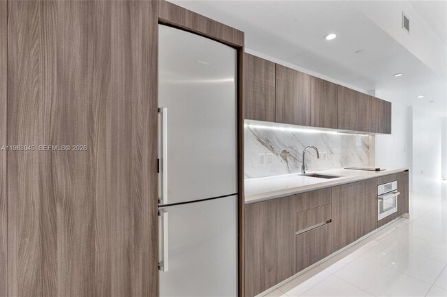 Building Photo - 851 NE 1st Ave