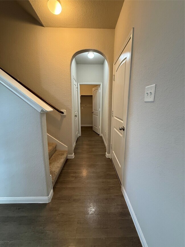 Building Photo - 7527 Merrylands Dr