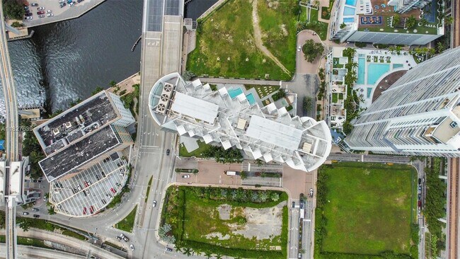 Building Photo - 350 S Miami Ave