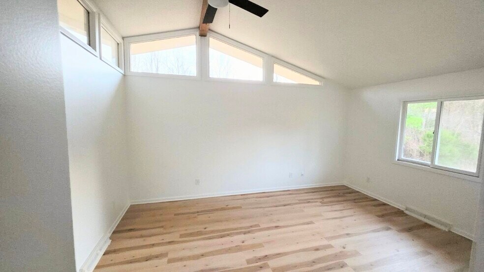 Building Photo - 3460 W Lexington Avenue Ext