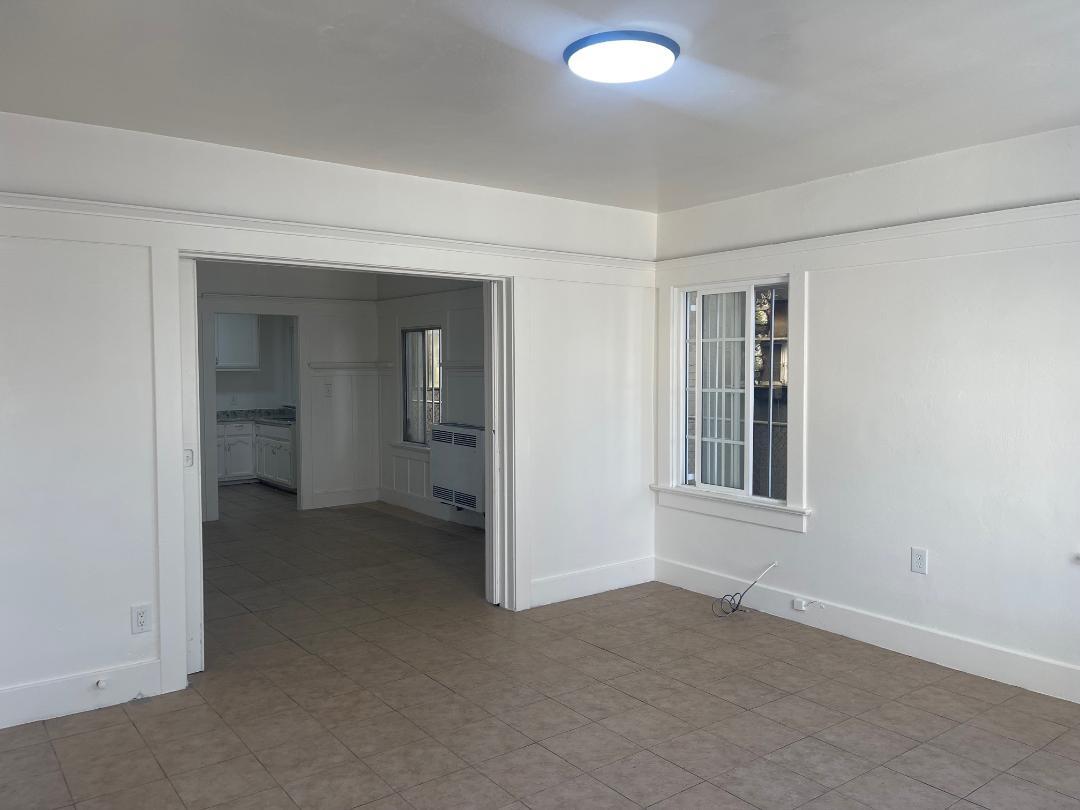 Building Photo - 702 W Vernon Ave