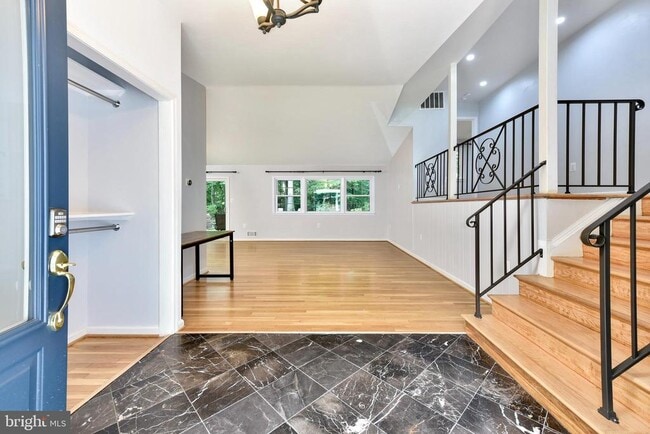 Building Photo - 5012 Dodson Dr