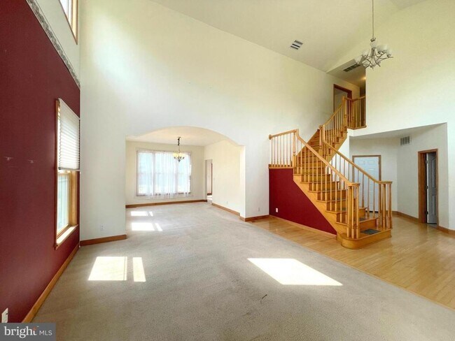 Building Photo - 43737 Sandy Bottom Rd