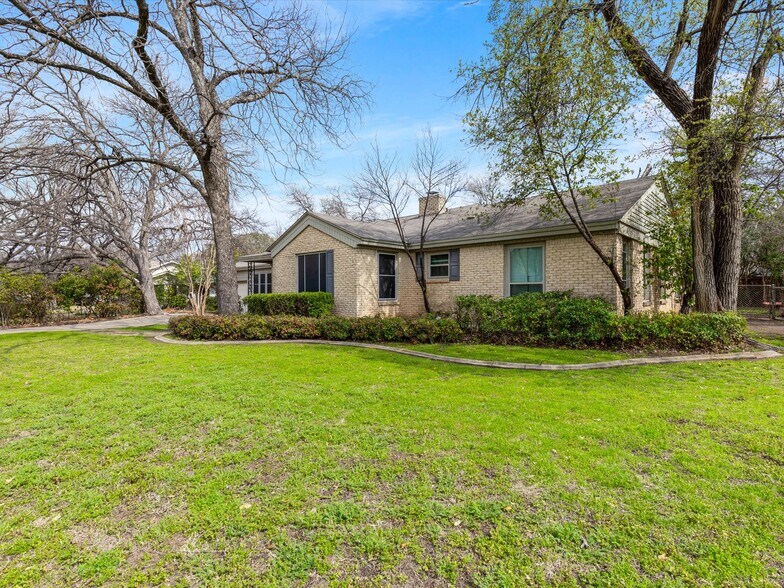 Building Photo - 3709 Bellaire Cir