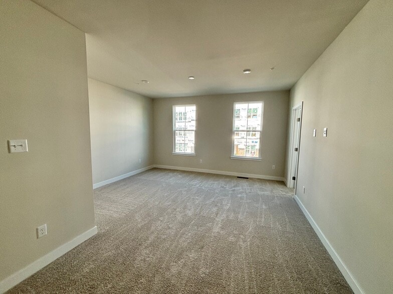 Building Photo - 2846 Calgary Ln