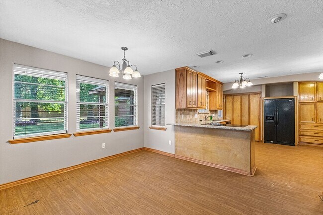 Building Photo - 5718 Upper Lake Dr