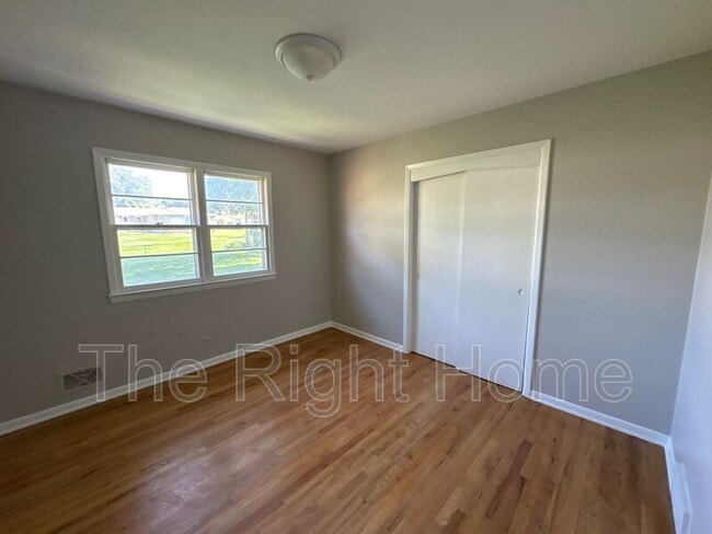 Building Photo - 4460 Shady Ln Cir
