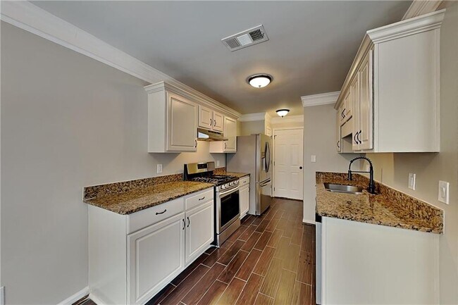Building Photo - 158 Oak Grove Pl