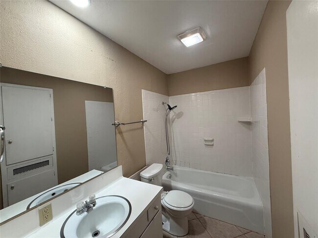 Building Photo - 1510 Glen Burnie Dr