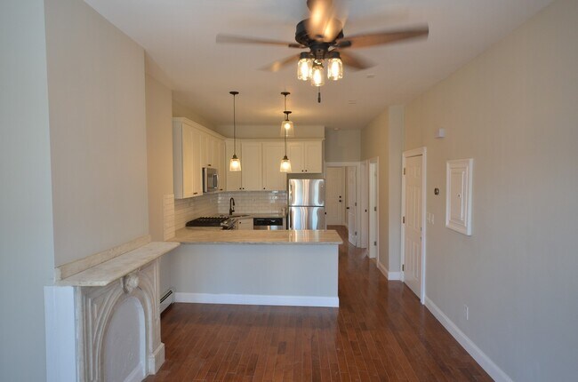 Building Photo - 12 Chel