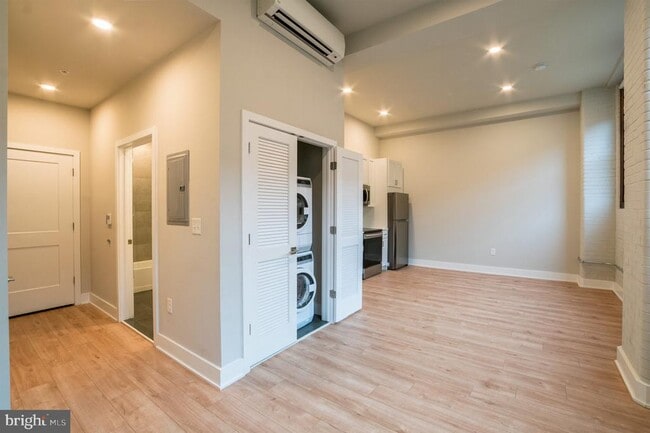 Building Photo - 1300 S 19th St